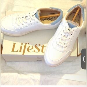 LIFE STRIDE NIB Sneakers 6.5M